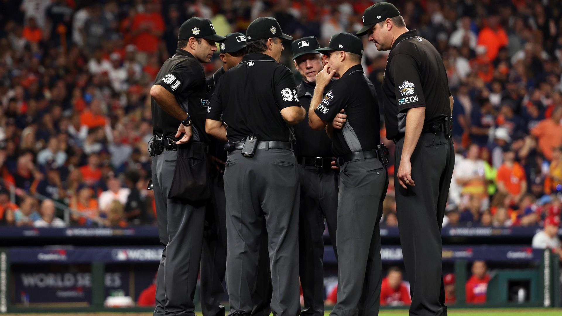 Photo: how much do major league baseball umpires make