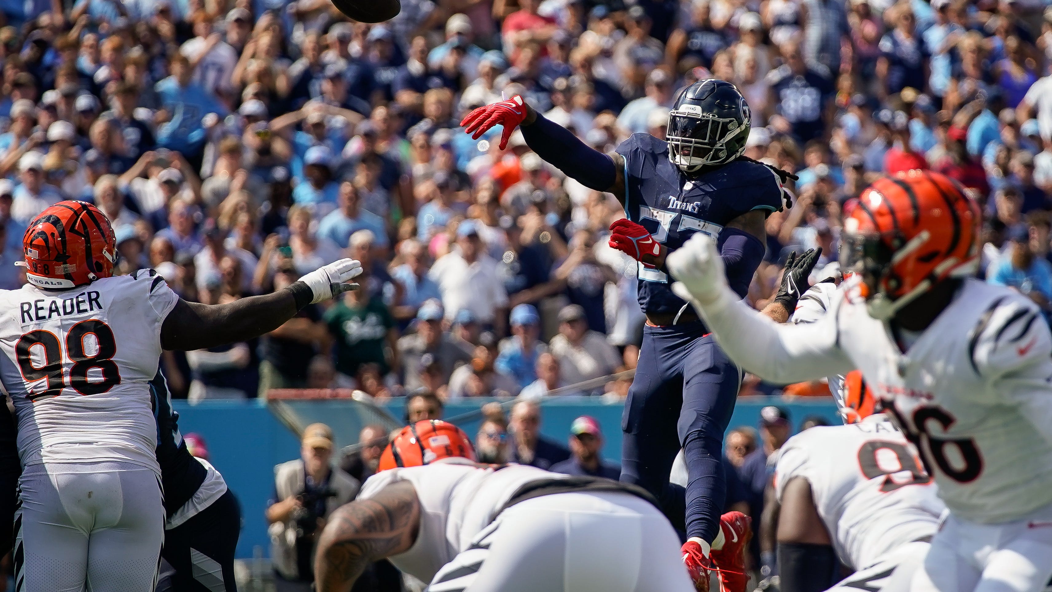 Photo: bengals titans line