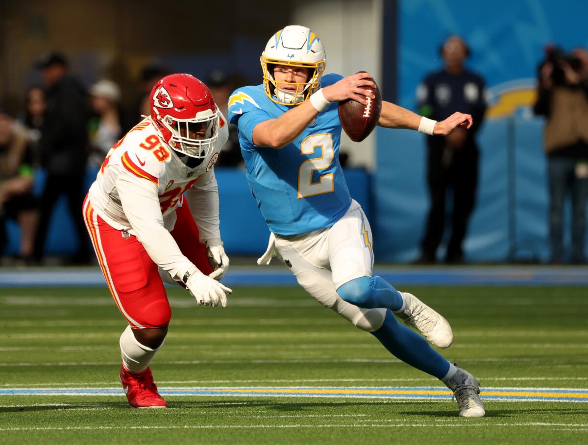 Photo: chiefs vs chargers all time record