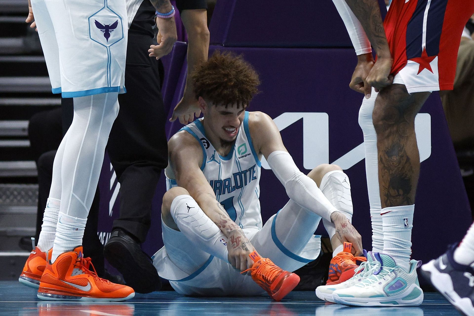 Photo: lamelo injury update