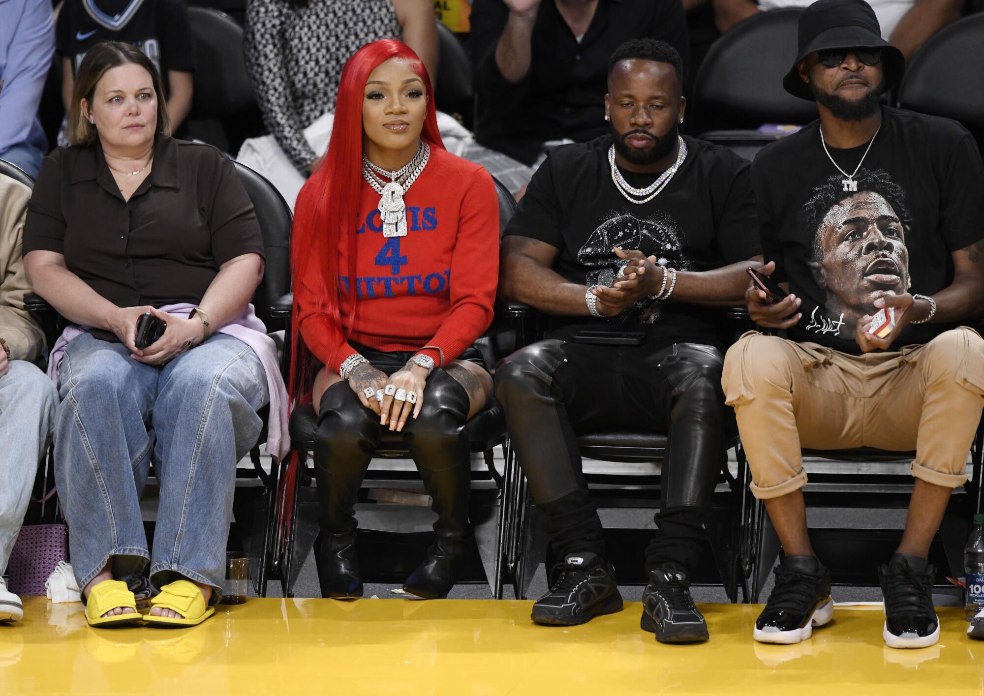 Photo: celebrities at basketball games