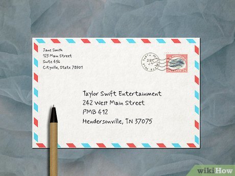 Photo: does taylor swift answer fan mail