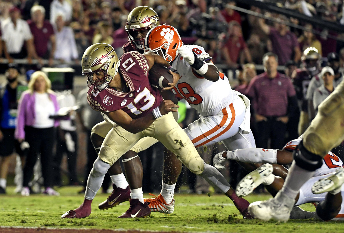 Photo: first half lines college football