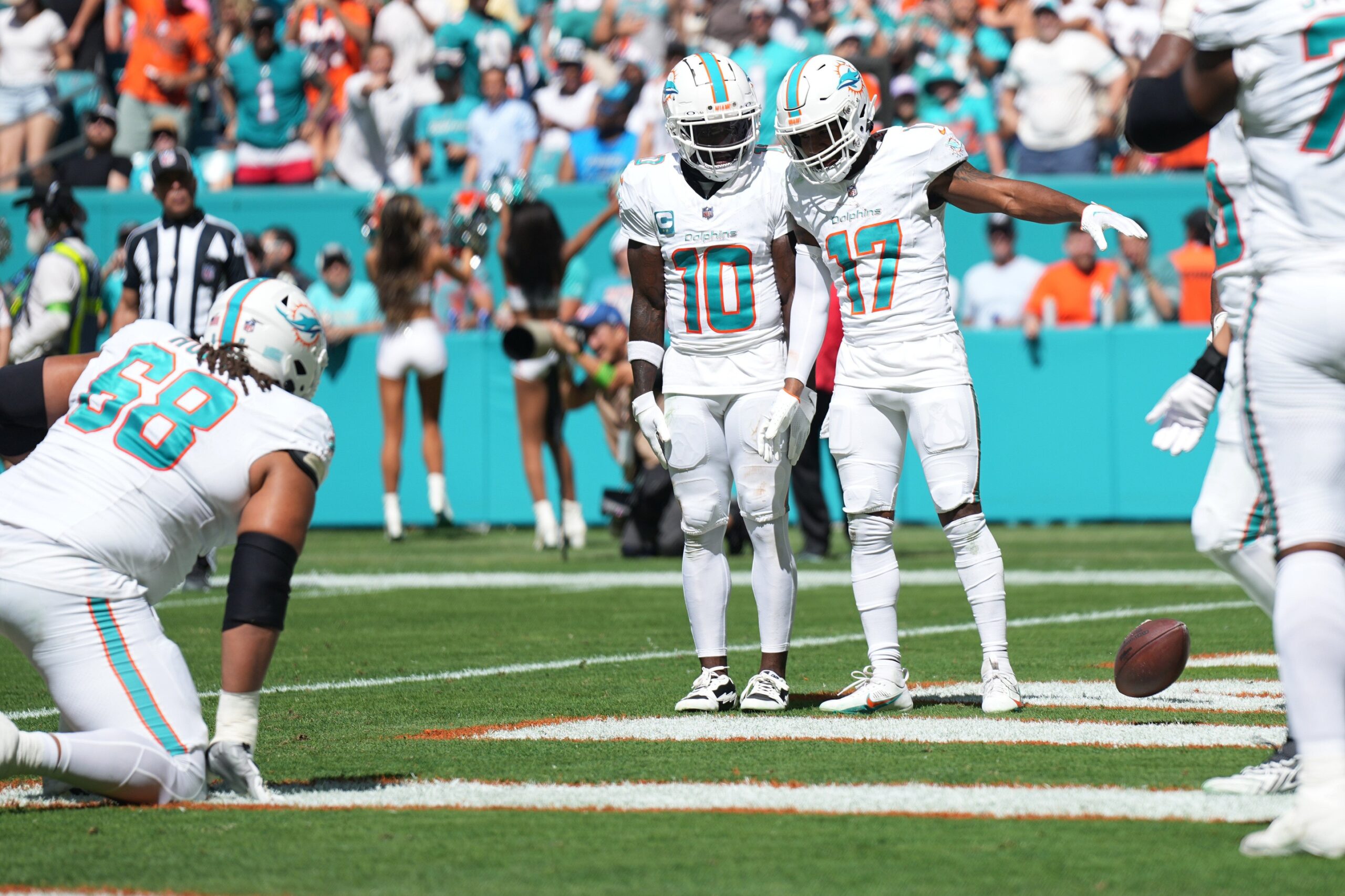 Photo: eagles vs dolphins line