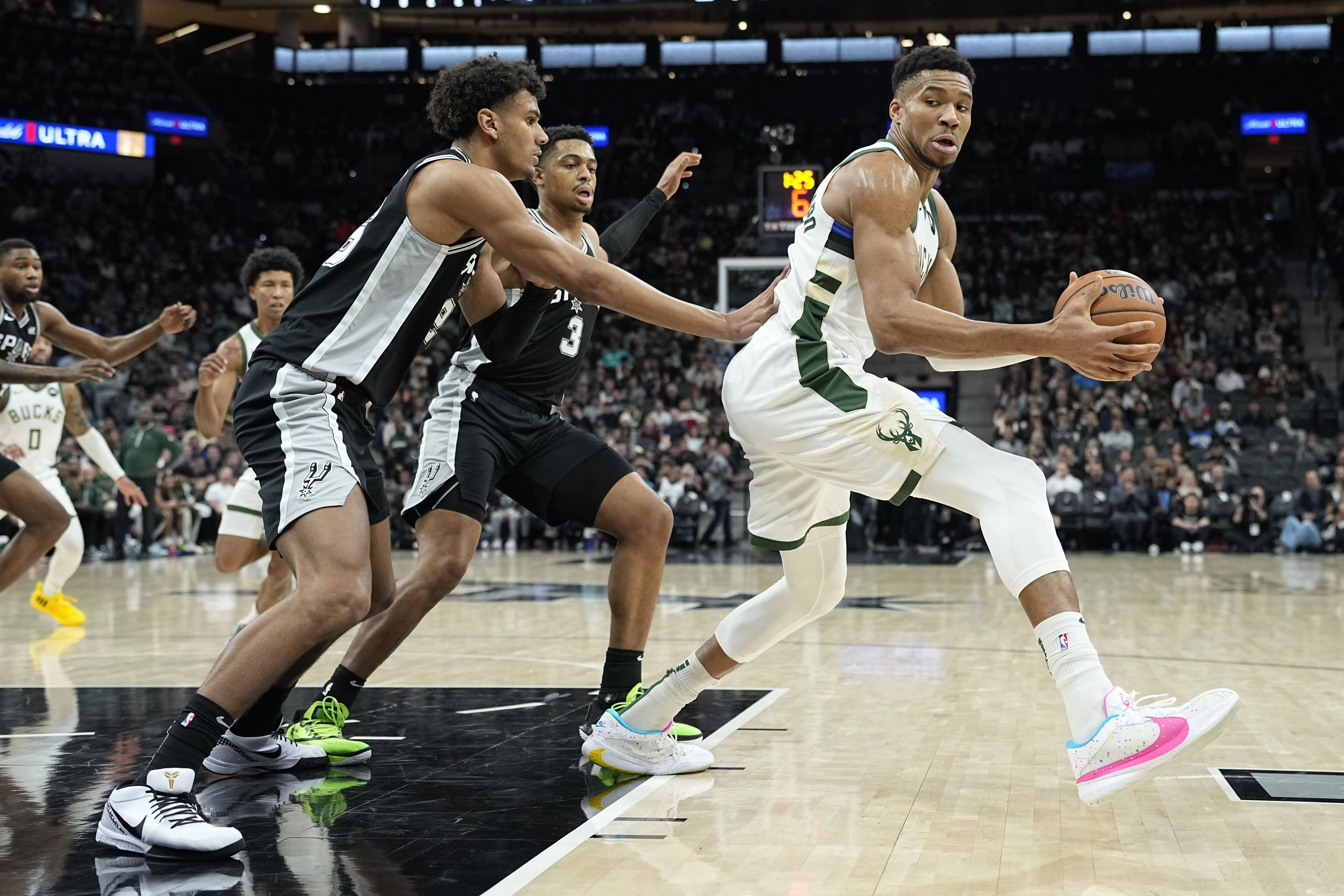 Photo: giannis record vs spurs