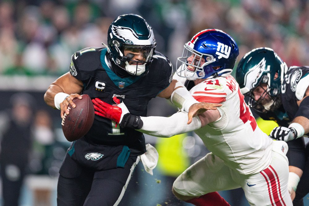 Photo: eagles giants point spread today