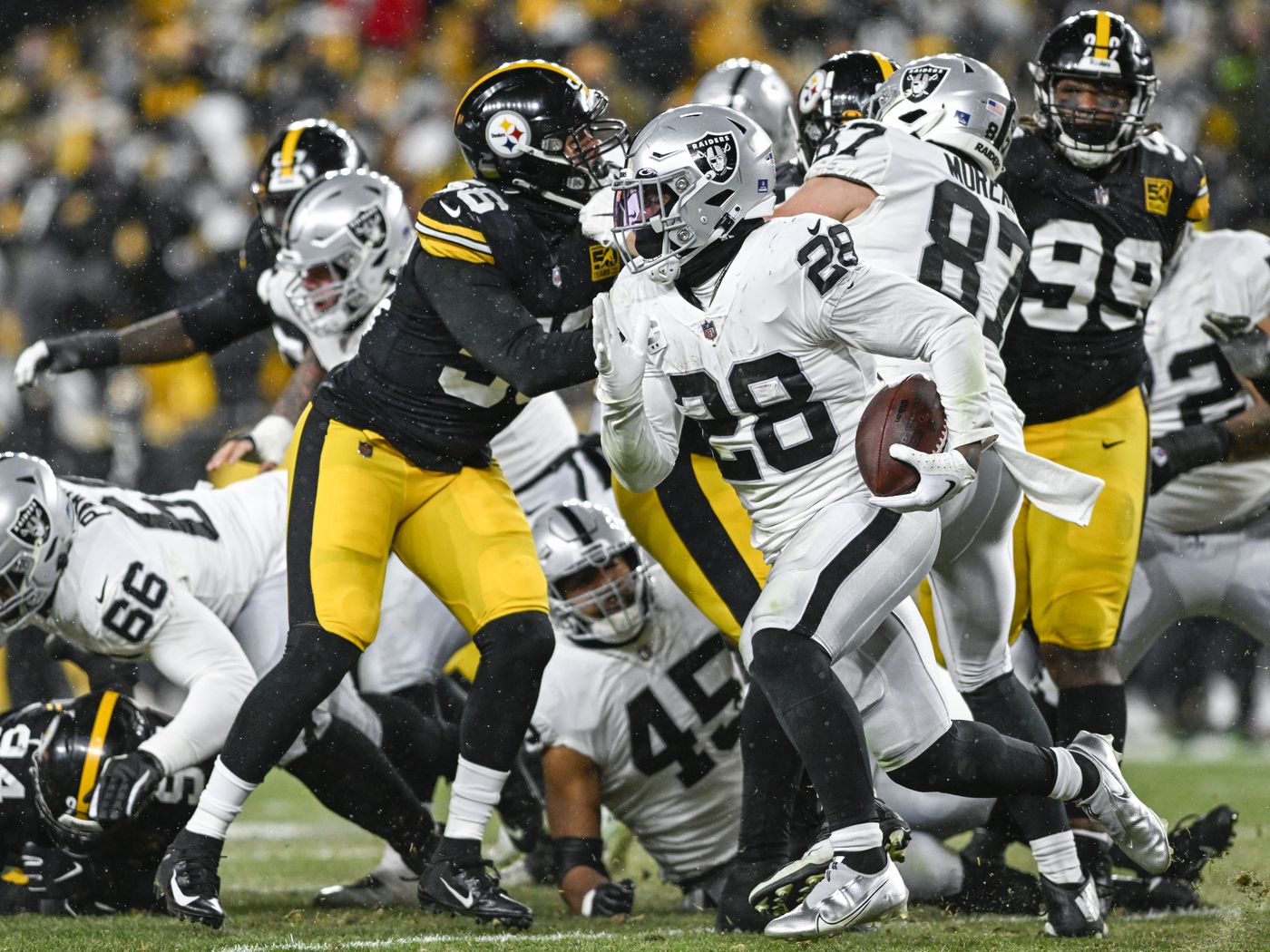 Photo: steelers vs raiders spread