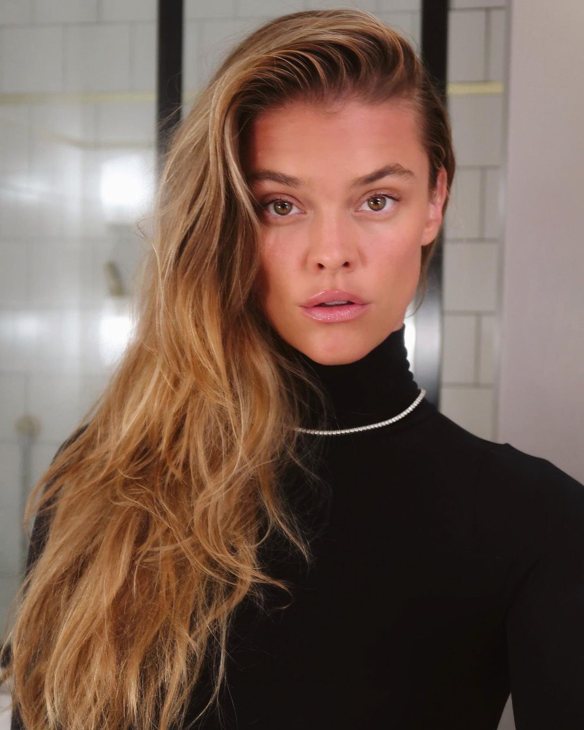 Photo: nina agdal a hoe