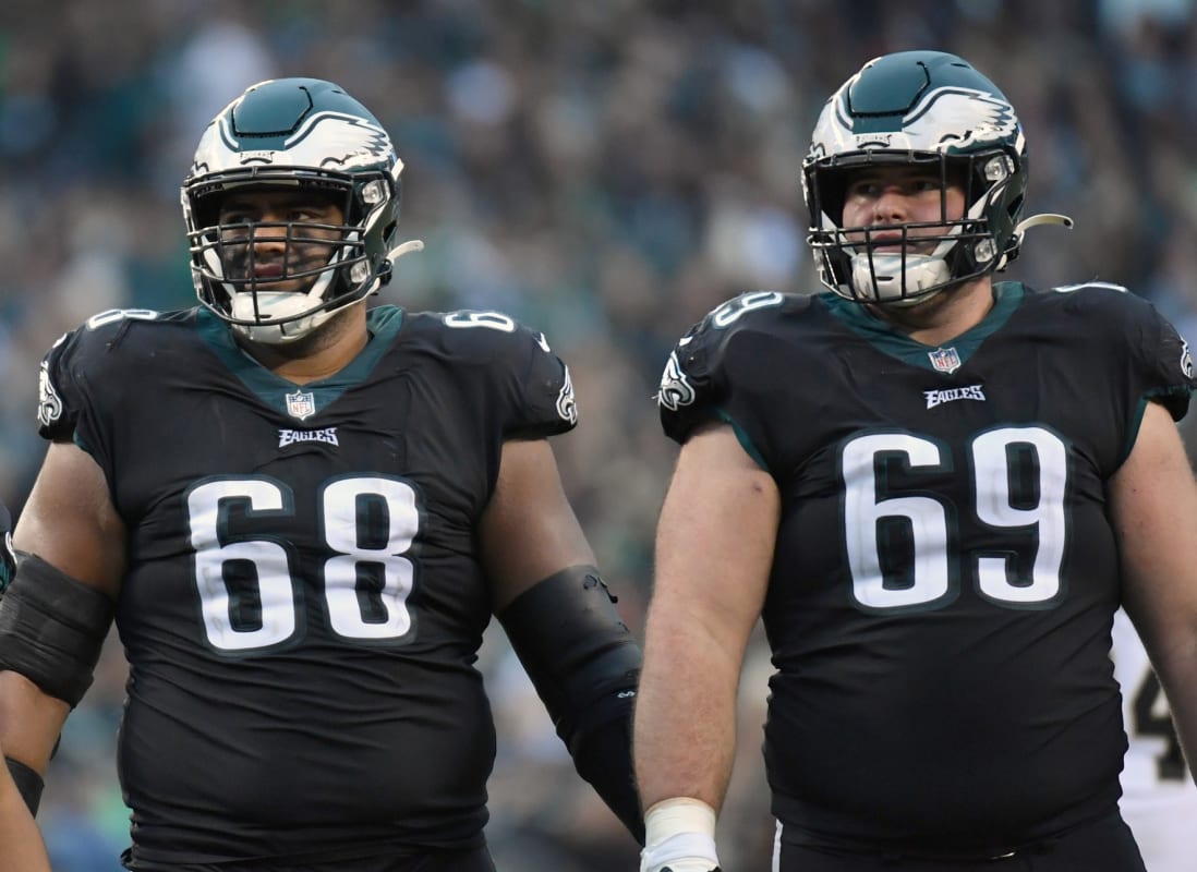 Photo: eagles giants line