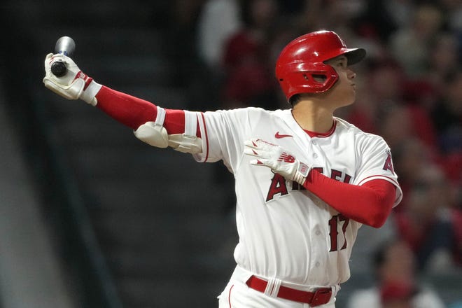 Photo: ohtani vs pitcher