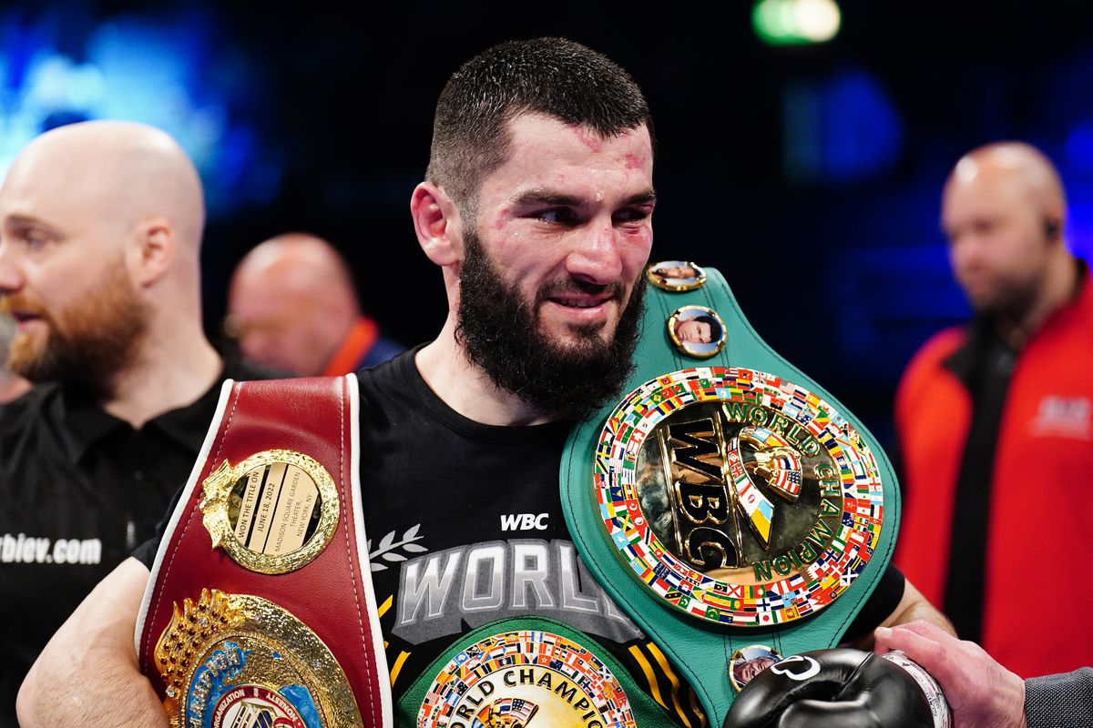 Photo: beterbiev vs smith odds