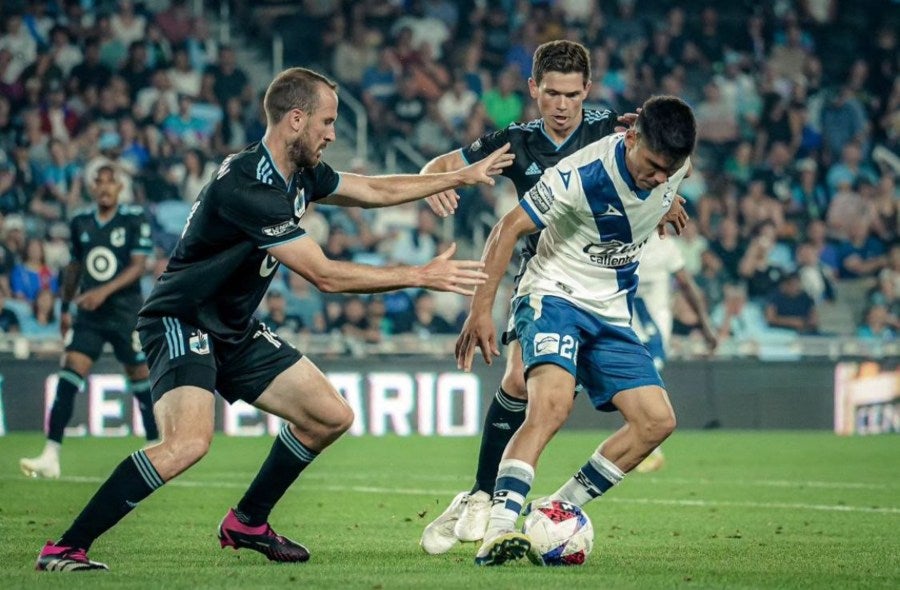 Photo: chicago vs puebla