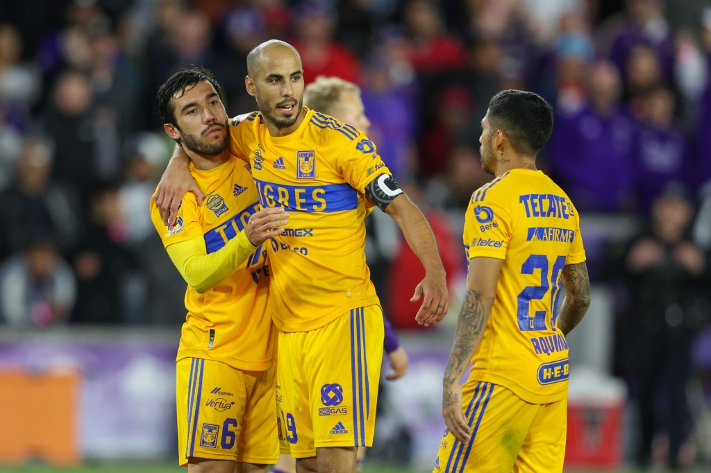 Photo: chivas vs tigres live stream