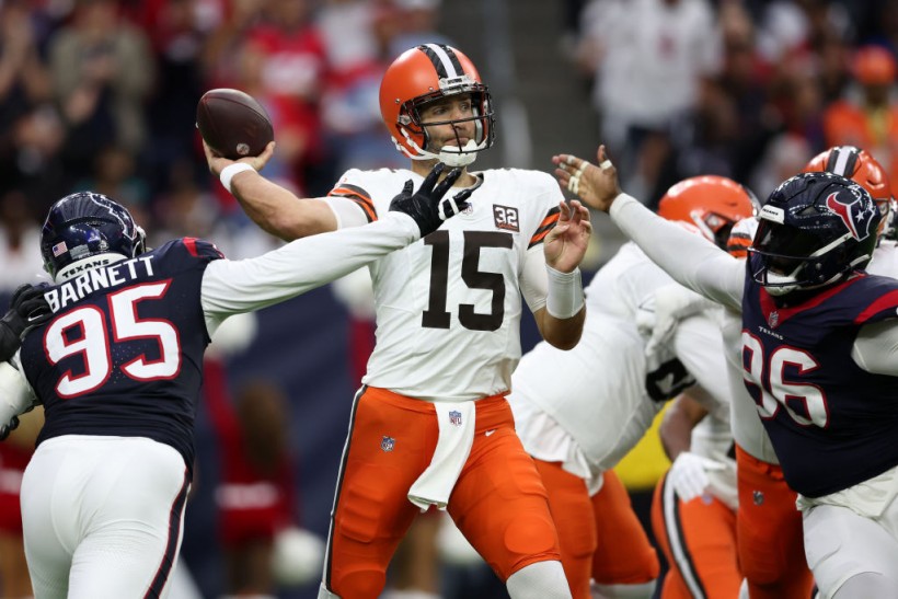 Photo: who is favored in the cleveland houston game