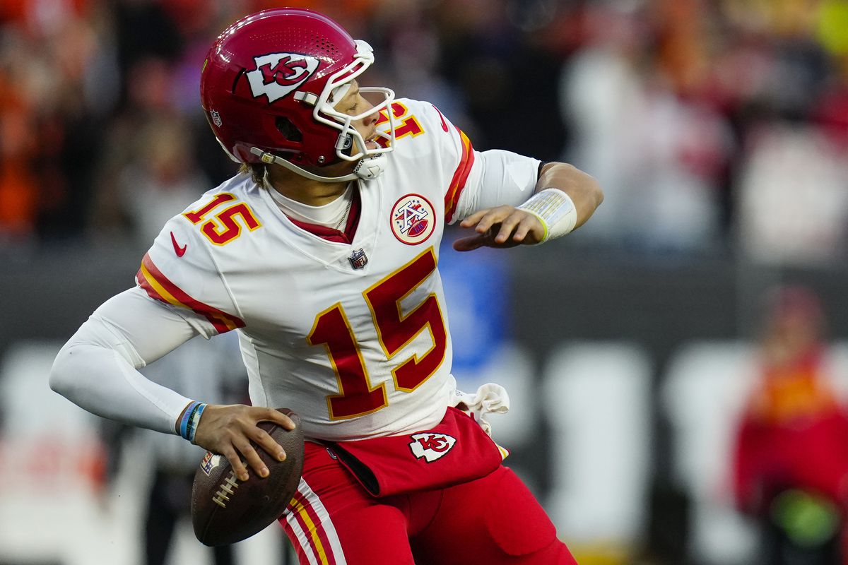 Photo: patrick mahomes alternate passing yards