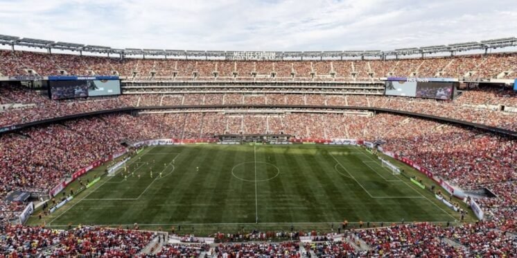 Photo: metlife stadium football capacity