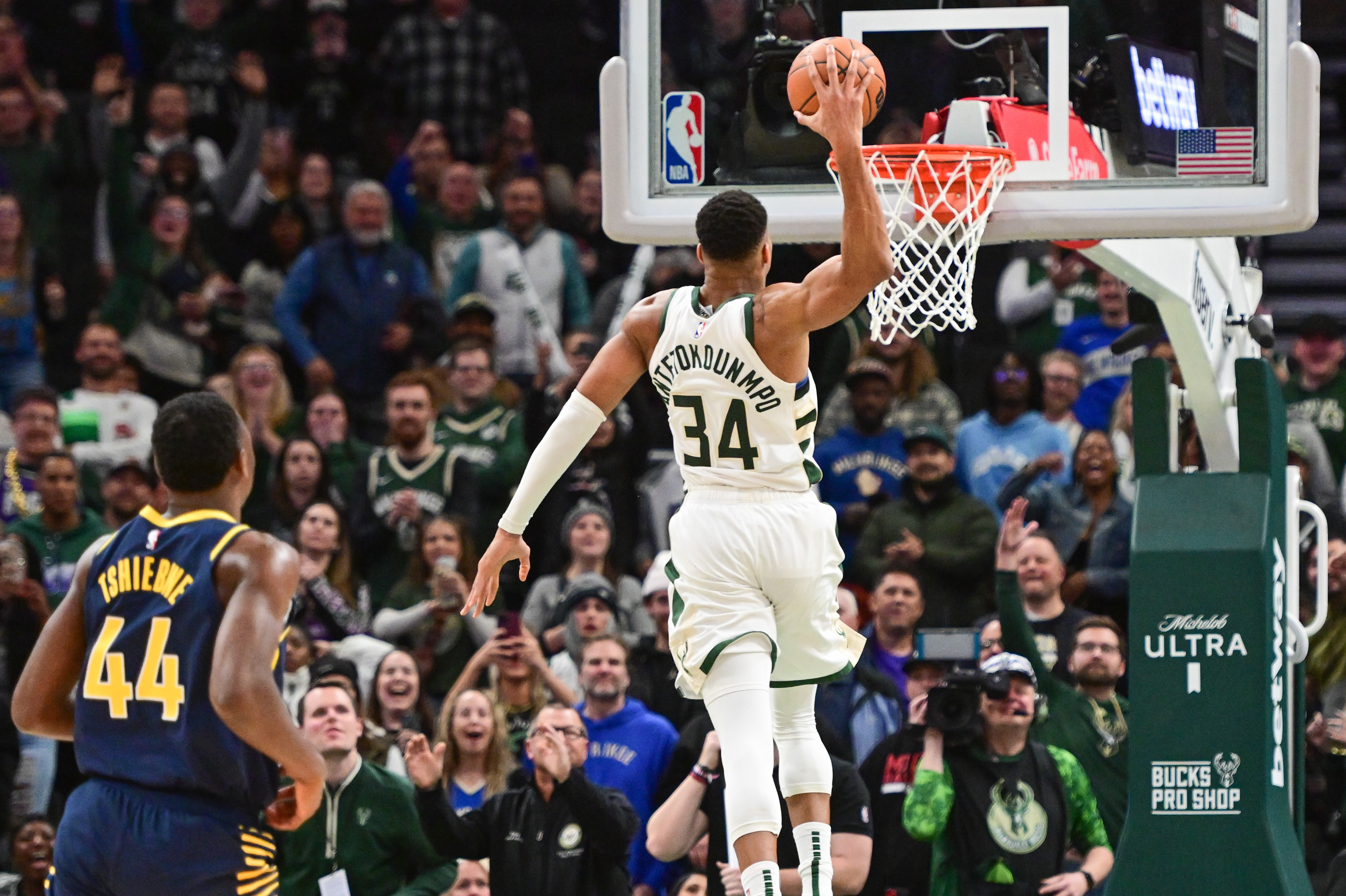 Photo: giannis record vs spurs