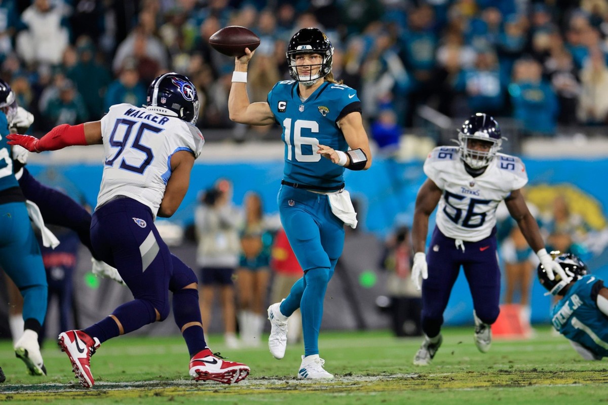 Photo: jaguars titans spread