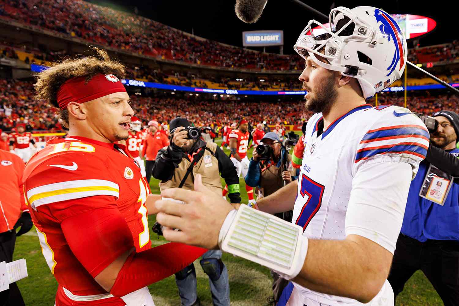 Photo: patrick mahomes regrets sideline outburst and interaction with josh allen