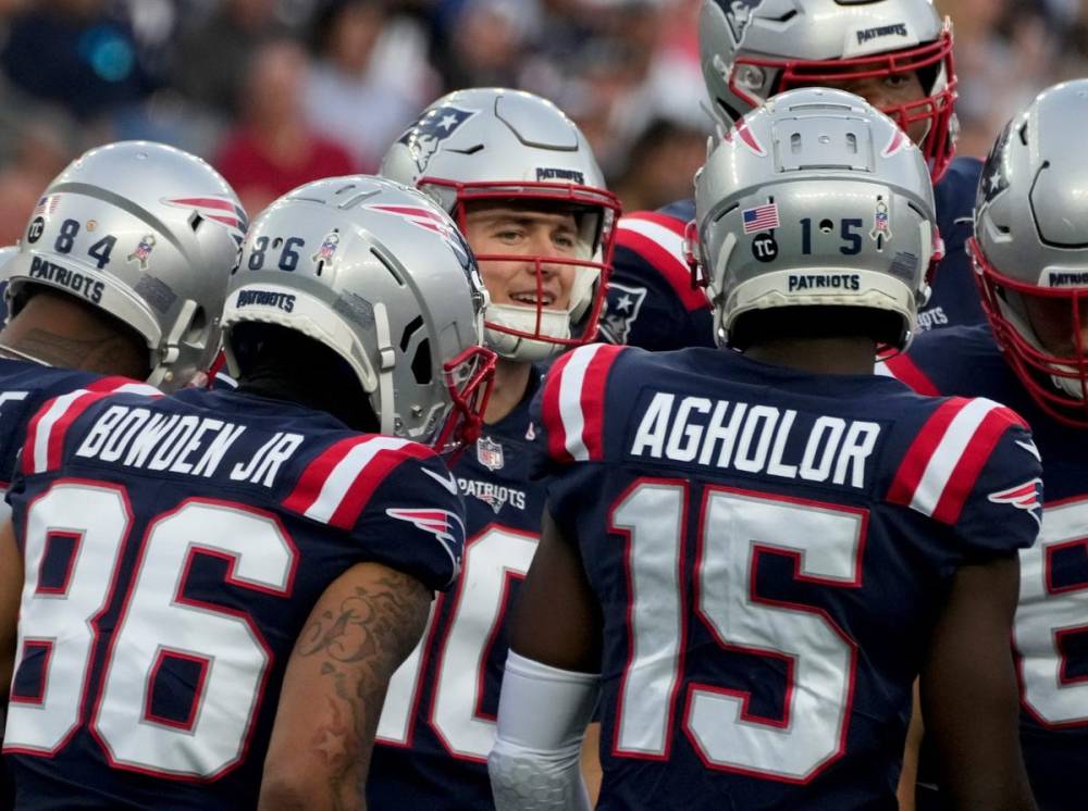 Photo: patriots win total odds