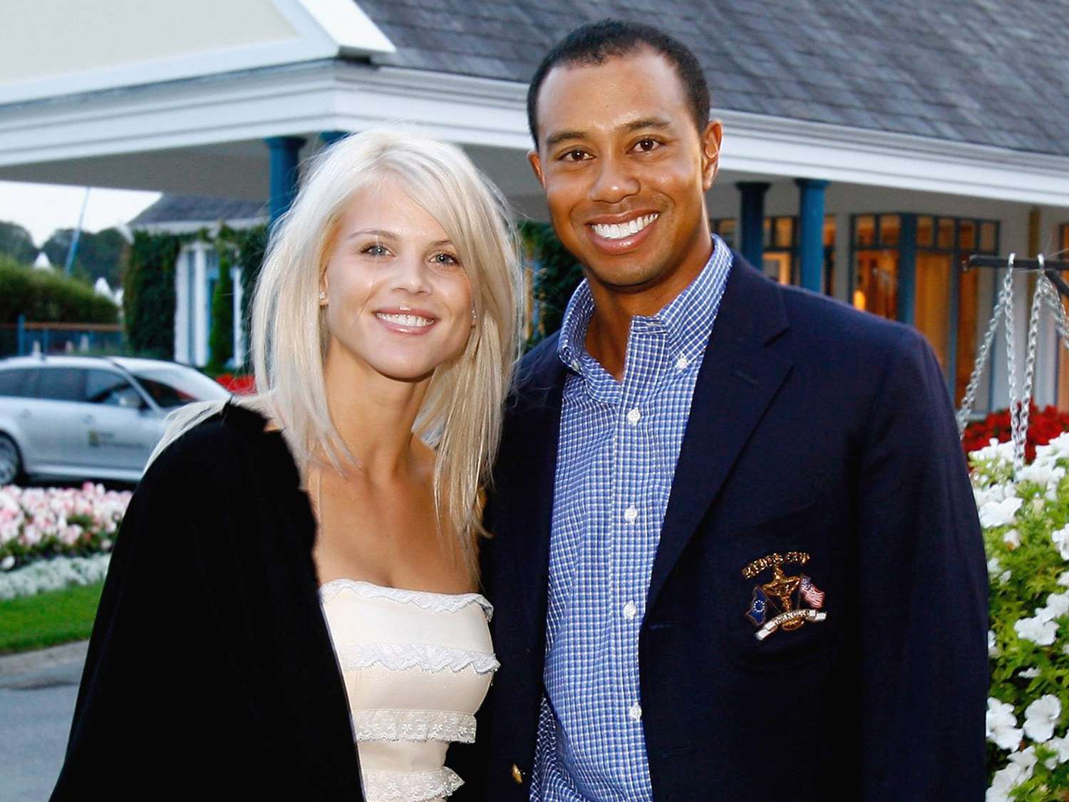 Photo: recent pictures of tiger woods ex wife